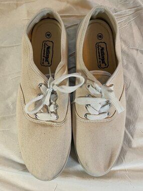 National brand lace-up shoes